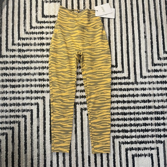 Bombshell Sportswear sexy back leggings in honey gold size MEDIUM NWT - Picture 2 of 7